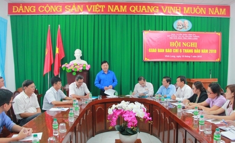 Bí thư Tỉnh ủy- Trần Văn Rón phát biểu chỉ đạo tại hội nghị.