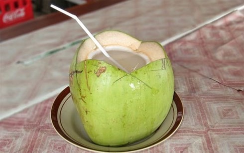 Nước dừa có tính mát, thuộc âm