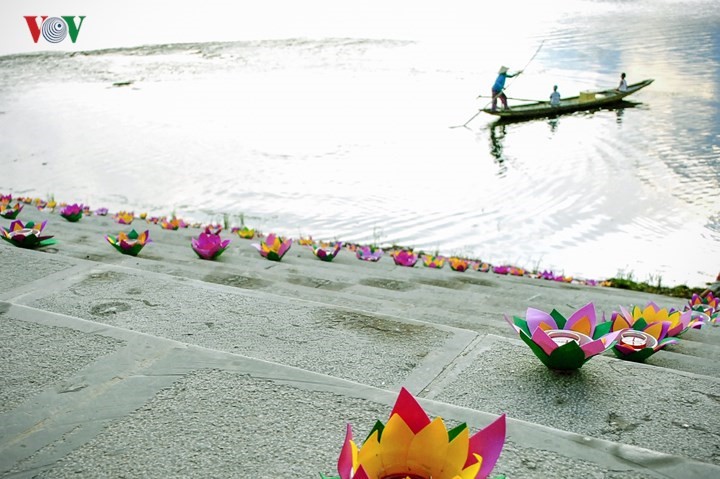Quảng Trị cũng sở hữu rất nhiều bãi biển đẹp như Cửa Tùng, Cửa Việt, đảo Cồn Cỏ với các loại hải sản tươi ngon.