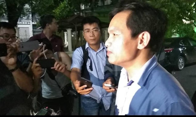 Trước sức nóng của dư luận và báo chí, 1h sáng 17/7, ông Mai Văn Trinh,Cục trưởng Cục quản lý chất lượng (Bộ GD&ĐT) đã có thông tin chính thức về sai phạm điểm thi ở Hà Giang. (ảnh: Mỹ Hà).