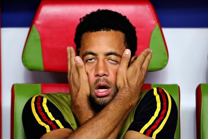 Khoảnh khắc ngộ nghĩnh của cầu thủ Mousa Dembele (Bỉ) khi anh ngồi trên băng ghế dự bị ở trận tứ kết World Cup 2018 giữa Bỉ và Brazil.