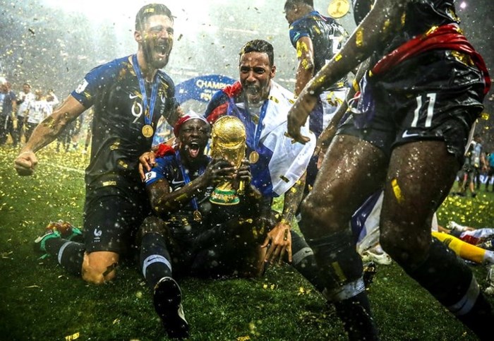 Khoảnh khắc ăn mừng đầy cảm xúc của các tuyển thủ Pháp trên sân vận động Luzhniki.