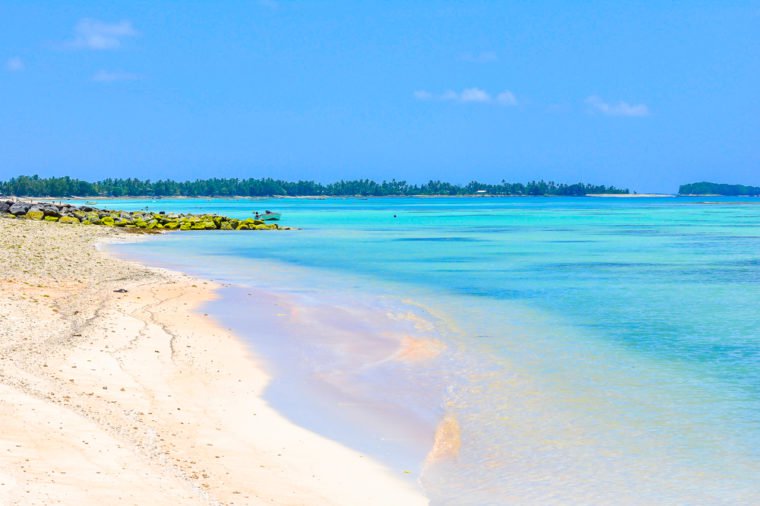 7. Tuvalu- Tuvalu là quốc gia ít du khách thế giới, nhưng được coi là thiên đường đẹp nhất ở Thái Bình Dương. Tại đây, du khách có cơ hội trải nghiệm văn hóa của người Pô-li-nê-di, những hồ nước rộng lớn, sạn san hô và lặn ống thở.