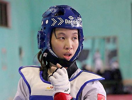 Võ sĩ Taekwondo người Vĩnh Long- Trương Thị Kim Tuyền giành huy chương bạc tại Giải Taekwondo quốc tế Hàn Quốc mở rộng 2018. Ảnh: TUẤN QUỐC