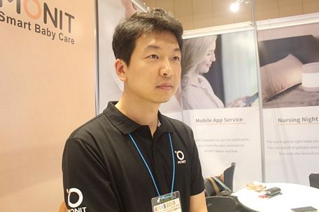 Tony Park, CEO của Monit Corp khởi nghiệp bằng ý tưởng tạo máy đo nhiệt và độ ẩm cho bỉm (Ảnh: PV/Vietnam+)