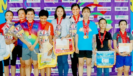 Tam Bình giành HCV đồng đội nữ môn cầu lông.