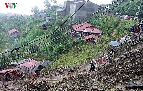 Vụ sạt núi xảy ra vào đầu giờ chiều 3/8, làm thiệt hại 4 ngôi nhà tại bản Sin Chải, xã biên giới Mù Sang, huyện Phong Thổ (Lai Châu) (Ảnh: Khắc Kiên)