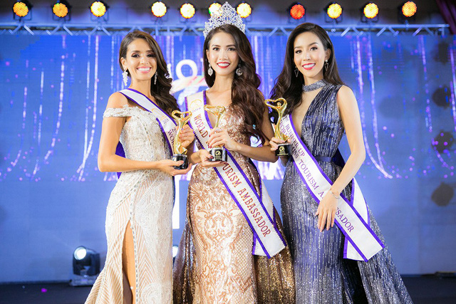 Ngoài danh hiệu cao nhất dành cho Phan Thị Mơ, 2 danh hiệu khác là World Toursim Queen và World Miss Couture lần lượt được trao cho đại diện Hong Kong và Chile. Ngôi vị Á hậu 1 thuộc về đại diện Thái Lan; Ngôi vị Á hậu 2 thuộc về đại diện Bolivia; Ngôi vị Á hậu 3 thuộc về đại diện Mongolia.