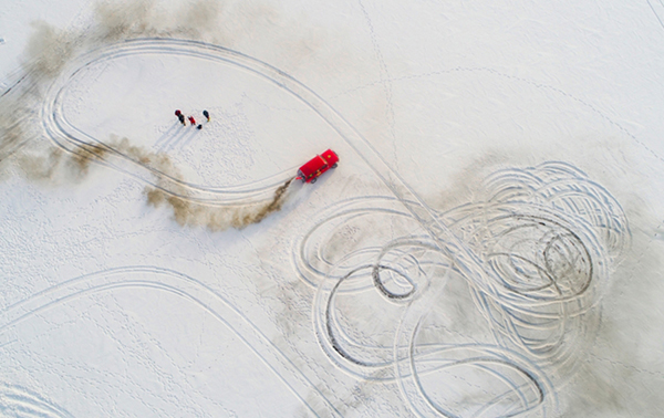 Tác phẩm “Baller in the Snowfield” của Weiqiang Liu