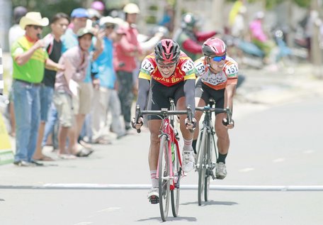 Tay đua Trần Thanh Phú (Quân đội) giành chiến thắng chặng 7.