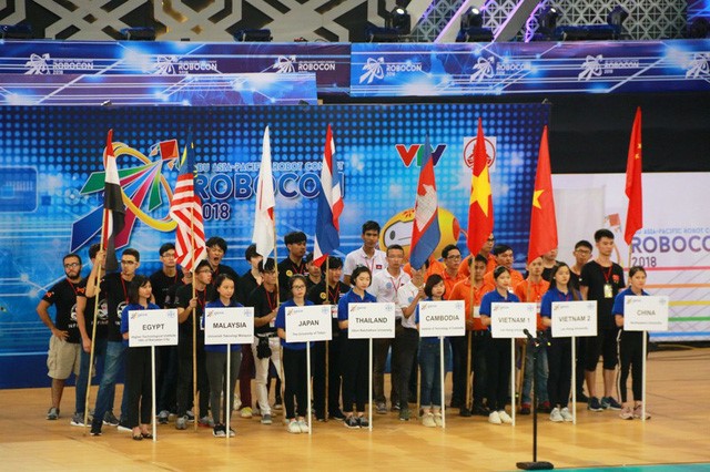 8 Đội tuyển lọt vào vòng Tứ kết cuộc thi ABU Robocon 2018 tổ chức tại Ninh Bình.