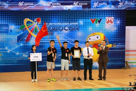 Đội Trung Quốc giành giải Nhì của cuộc thi.