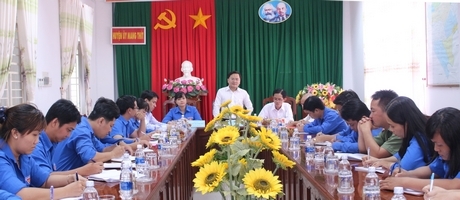 Bí thư Thường trực BCH Trung ương Đoàn TNCS Hồ Chí Minh- Nguyễn Anh Tuấn làm việc với Huyện Đoàn Mang Thít.
