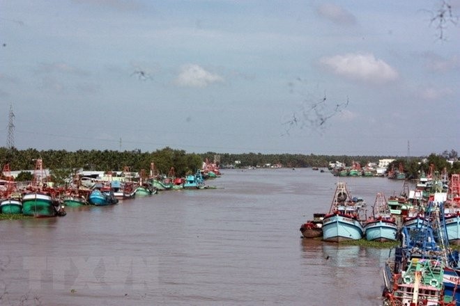 Tàu cá neo đậu trên sông Cái Bé, Cái Lớn, Kiên Giang. (Ảnh: Lê Sen/TTXVN)
