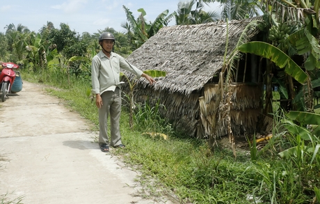 Tuyến đường đã hoàn thành và đưa vào sử dụng, song ông Trần Văn Mứt bức xúc vì không nhận được quyết định thu hồi đất và yêu cầu được bồi thường phần thiệt hại là 1 cây dừa.