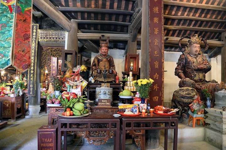 Giá trị độc đáo về mặt bài trí tượng Phật là vẫn lưu giữ được hệ thống tượng thờ bài trí theo quy chuẩn của Phật giáo Bắc Tông. 