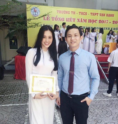 Mới tốt nghiệp cấp 3, Trần Tiểu Vy trở thành một trong những hoa hậu trẻ nhất lịch sử Hoa hậu Việt Nam.