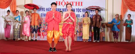 Trình diễn trang phục dân tộc Khmer
