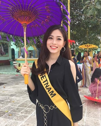 Cô được nhận xét là một trong những đại diện Việt Nam hiếm hoi mang tinh thần rất “Tây”, cởi mở, năng động và giao tiếp bằng tiếng Anh tốt tại cuộc thi nhan sắc quốc tế.