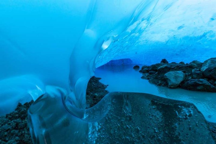 Hang động tại sông băng Perito Moreno, Argentina là một trong những tuyệt tác kỳ diệu của thiên nhiên. Gam màu chủ yếu ở nơi đây là màu xanh nước biển.