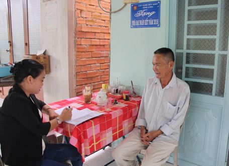 Ông Nguyễn Văn Bảy chia sẻ quyết tâm thoát nghèo của gia đình.