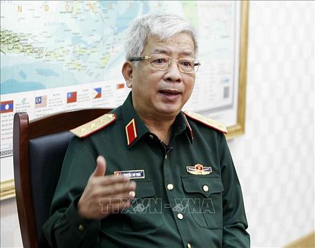 Thượng tướng Nguyễn Chí Vịnh trả lời phỏng vấn. Ảnh: Văn Điệp/TTXVN
