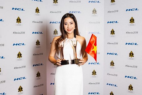 Đạo diễn Lê Hải Yến nhận giải Stevie Awards. (Ảnh: BTC)