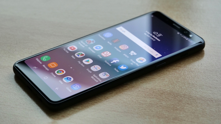 Giống như dòng Galaxy A của Samsung, Galaxy A8 đảm bảo chất lượng hiển thị tuyệt vời, cung cấp độ phân giải cao và hiệu suất mạnh mẽ đủ làm hài lòng người dùng.