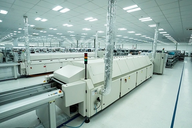 Dây chuyền sản xuất bảng mạch điện tử này được tập hợp những thế hệ máy mới nhất, hiện đại nhất của các hãng sản xuất máy SMT hàng đầu thế giới