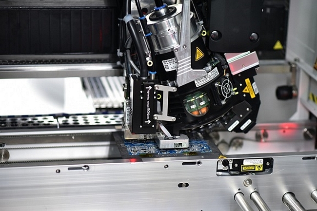 Trải tim dây chuyền SMT là Cỗ máy gắn chip của ASM Siplace-TX2i là thế hệ máy mới nhất của  thương hiệu số 1 thế giới xuất xứ từ Cộng hòa liên bang Đức