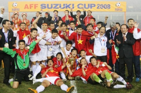 Cho đến thời điểm này, chức vô địch vẫn là kỷ niệm đẹp nhất của người hâm mộ bóng đá Việt Nam. (Ảnh: Getty)