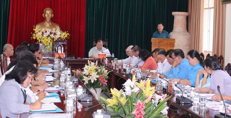 Đồng chí Trần Văn Rón- Ủy viên BCH Trung ương Đảng, Bí thư Tỉnh ủy chỉ đạo tại buổi làm việc.