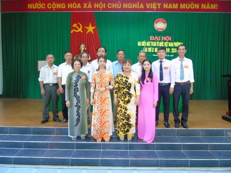 Đoàn đại biểu dự Đại hội MTTQ Việt Nam TP Vĩnh Long ra mắt đại hội