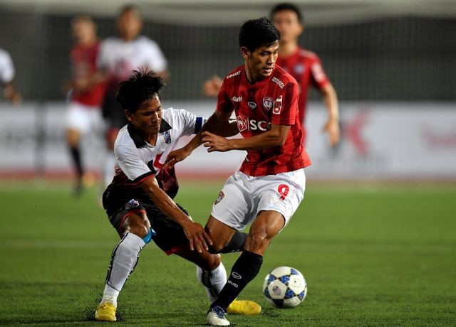Muangthong United thất bại trước đội Các ngôi sao Campuchia trong ngày Đặng Văn Lâm ngồi dự bị