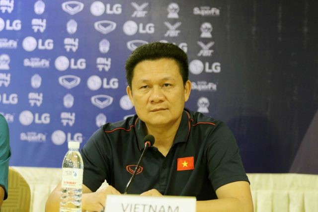 HLV Quốc Tuấn khẳng định U22 Việt Nam sẽ nỗ lực hết mình ở giải Đông Nam Á - Ảnh: VFF