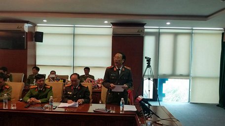 Giám đốc Công an tỉnh Điện Biên Sùng A Hồng chủ trì buổi họp báo - Ảnh: GIANG LONG