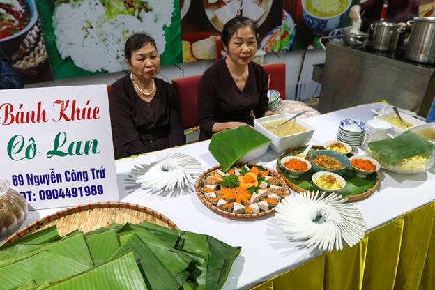  Hà Nội cũng đã mời các nghệ nhân ẩm thực phục vụ phóng viên quốc tế nhiều món ăn truyền thống của Việt Nam. (Ảnh: Minh Sơn/Vietnam+)