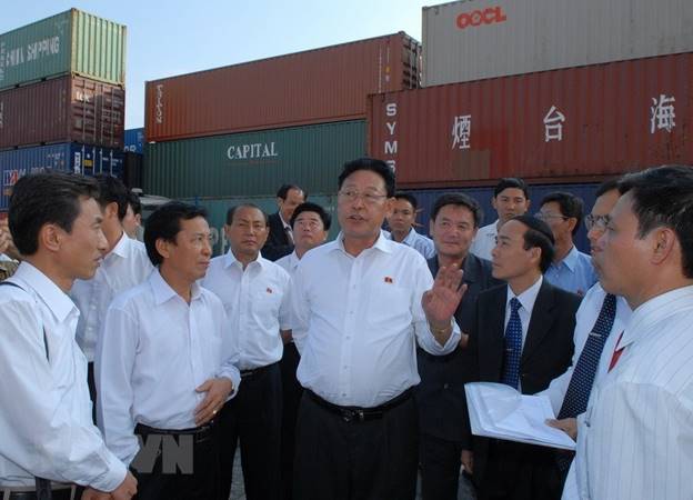  Thủ tướng Nội các Cộng hòa Dân chủ Nhân dân Triều Tiên Kim Yong-il thăm Cảng Hải Phòng, ngày 28/10/2007, nhân chuyến thăm chính thức Việt Nam từ ngày 26-30/10/2007. (Ảnh: Nhan Sáng/TTXVN)