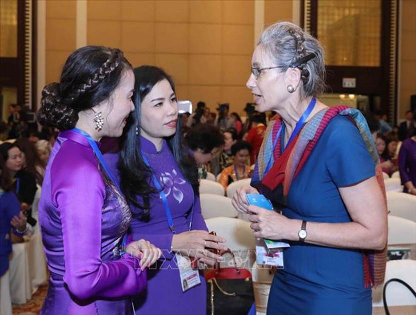 Các nữ đại biểu dự Diễn đàn Phụ nữ và Kinh tế APEC 2017, sáng 28/9/2017, tại thành phố Huế (Thừa Thiên Huế). Ảnh: Phương Hoa/TTXVN