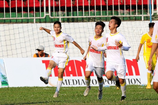 Đoàn quân của HLV Vũ Hồng Việt sẽ chạm trán U19 SHB Đà Nẵng ở bán kết
