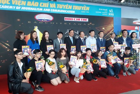 Học viện Báo chí Tuyên truyền tổ chức trao giải cho tác phẩm báo chí ấn tượng.