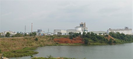 Nhà máy Alumin Nhân Cơ là một trong 2 dự án thí điểm trong ngành công nghiệp mới- công nghiệp khai thác chế biến quặng bauxite để sản xuất Alumin tiến tới sản xuất nhôm.
