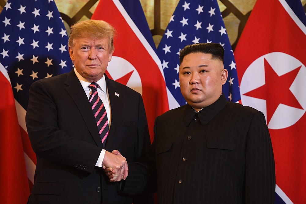 Tổng thống Mỹ Donald Trump (trái) và Chủ tịch Triều Tiên Kim Jong-un tại Hội nghị Thượng đỉnh lần thứ 2 ở Hà Nội ngày 28/2/2019. Ảnh: CNN