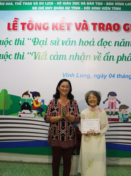 Cô Lê Thị Nguyệt Ánh- Cựu giáo viên Trường THPT Lưu Văn Liệt giành giải nhất trong cuộc thi “Viết cảm nhận về ấn phẩm Xuân 2019”.