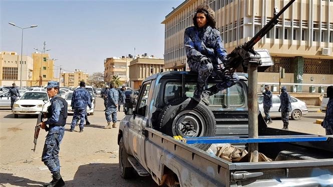 Các lực lượng trung thành với Tướng Khalifa Haftar làm nhiệm vụ tại khu vực Sebha, miền nam Libya, ngày 6/2/2019. Ảnh: AFP/ TTXVN