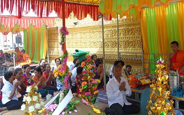 Một buổi lễ cầu an trong ngày Tết Chôl Chnăm Thmây của đồng bào Khmer Sóc Trăng.