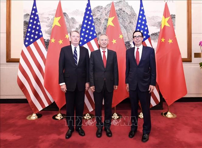 Đại diện Thương mại Mỹ Robert Lighthizer, Phó Thủ tướng Trung Quốc Lưu Hạc và Bộ trưởng Tài chính Mỹ Steven Mnuchin (từ trái sang) tại vòng đàm phán thương mại mới ở Bắc Kinh, Trung Quốc ngày 29/3/2019. Ảnh: THX/TTXVN