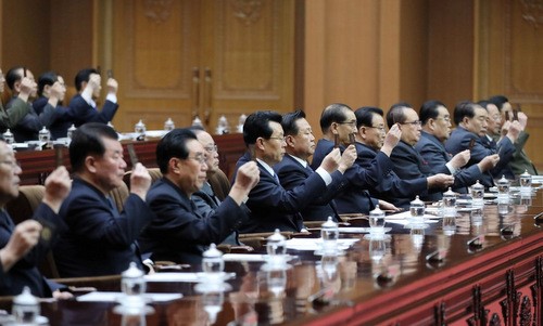 Quan chức tham gia phiên họp Hội đồng Nhân dân Tối cao Triều Tiên hôm 11/4. Ảnh: KCNA