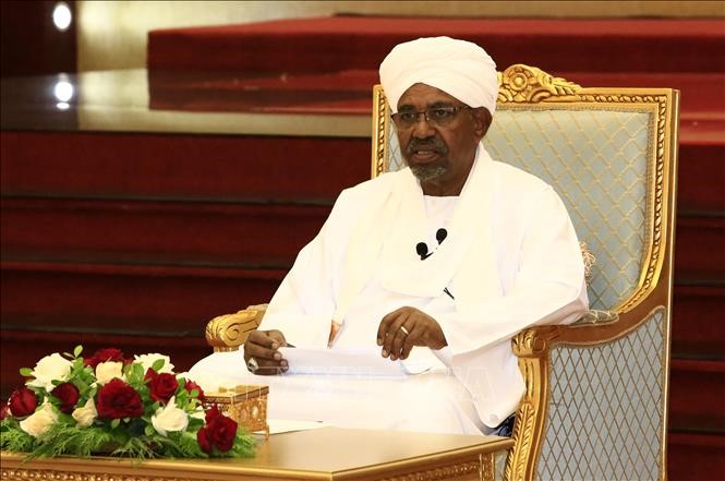 Tổng thống Sudan Omar al-Bashir phát biểu tại một hội nghị ở Khartoum, ngày 5/4/2019. Ảnh: THX/TTXVN