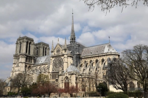Cảnh tượng Nhà thờ Đức Bà đứng uy nghiêm giữa lòng Paris cổ kính ngày 27/3/2019 trước khi bị lửa dữ “nuốt chửng” ngày 15/4/2019 trong sự bàng hoàng và sững sờ của nhân dân Pháp cũng như toàn thế giới./.